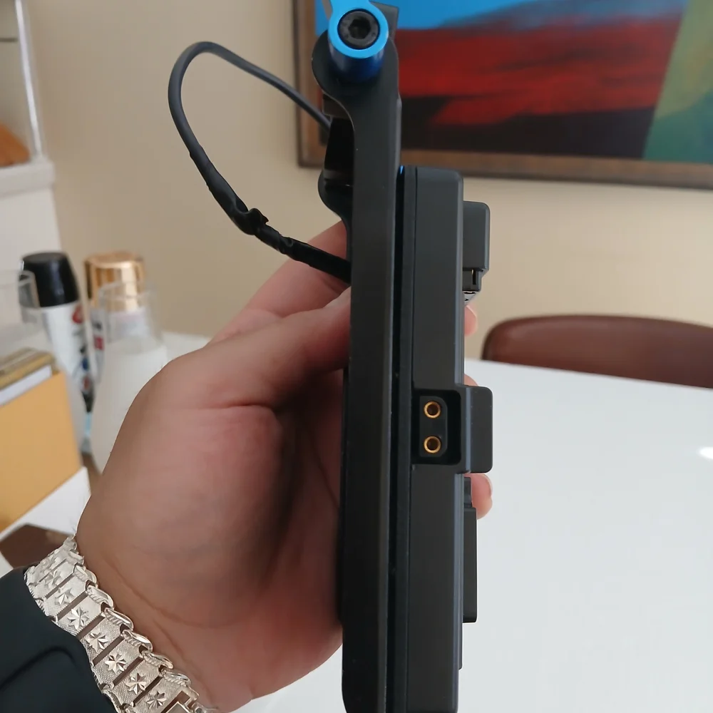 Black and Blue VR Headset Mount